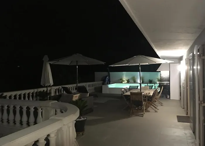 La Riviera *