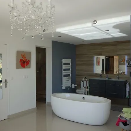La Riviera Villa