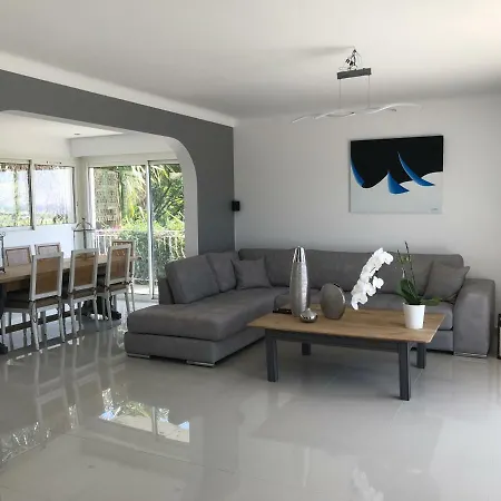 Villa La Riviera *