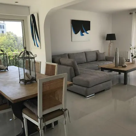 Villa La Riviera *